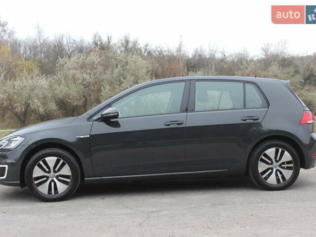 Серый Фольксваген e-Golf, объемом двигателя 0 л и пробегом 65 тыс. км за 13999 $, фото 10 на Automoto.ua