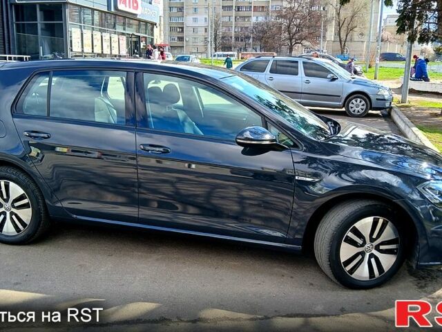 Серый Фольксваген e-Golf, объемом двигателя 0 л и пробегом 29 тыс. км за 16850 $, фото 1 на Automoto.ua