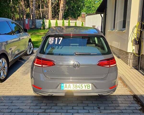 Серый Фольксваген e-Golf, объемом двигателя 0 л и пробегом 59 тыс. км за 16500 $, фото 8 на Automoto.ua