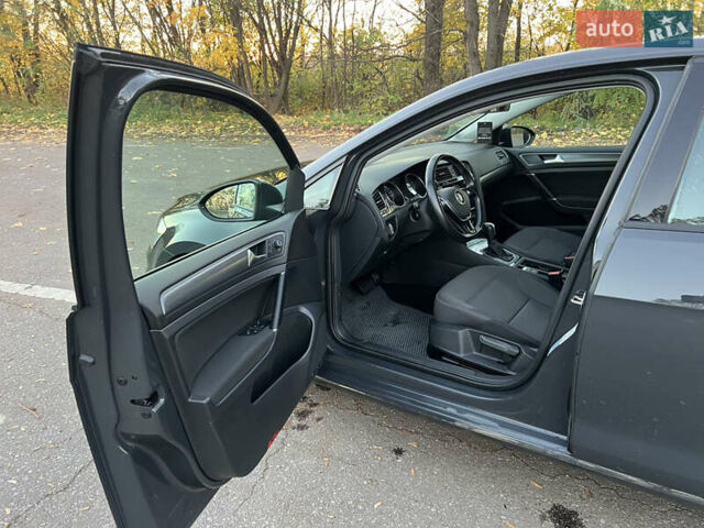 Серый Фольксваген e-Golf, объемом двигателя 0 л и пробегом 69 тыс. км за 12950 $, фото 16 на Automoto.ua