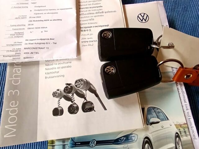 Серый Фольксваген e-Golf, объемом двигателя 0.15 л и пробегом 94 тыс. км за 13995 $, фото 1 на Automoto.ua