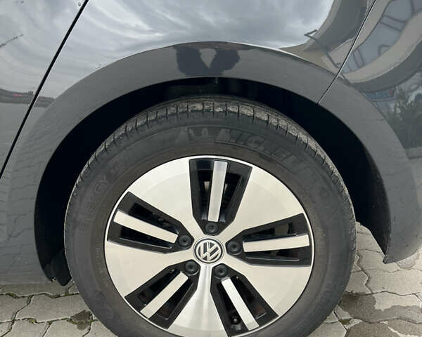 Серый Фольксваген e-Golf, объемом двигателя 0 л и пробегом 45 тыс. км за 14800 $, фото 23 на Automoto.ua