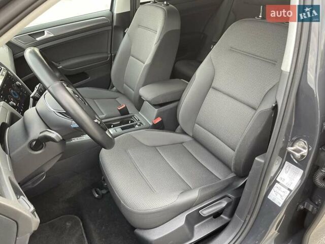 Серый Фольксваген e-Golf, объемом двигателя 0 л и пробегом 103 тыс. км за 13300 $, фото 27 на Automoto.ua