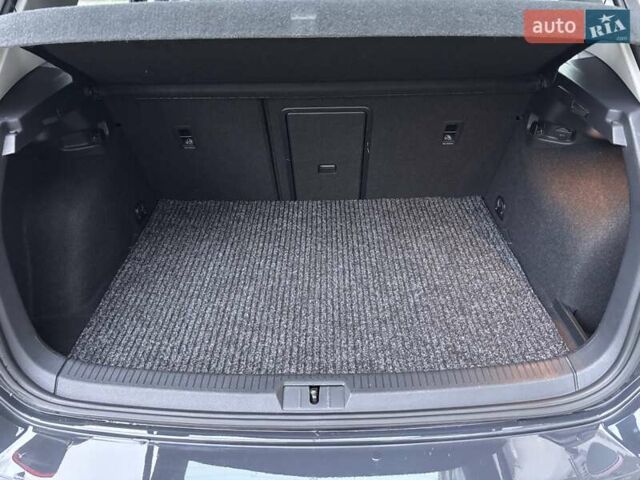 Серый Фольксваген e-Golf, объемом двигателя 0 л и пробегом 60 тыс. км за 16900 $, фото 67 на Automoto.ua