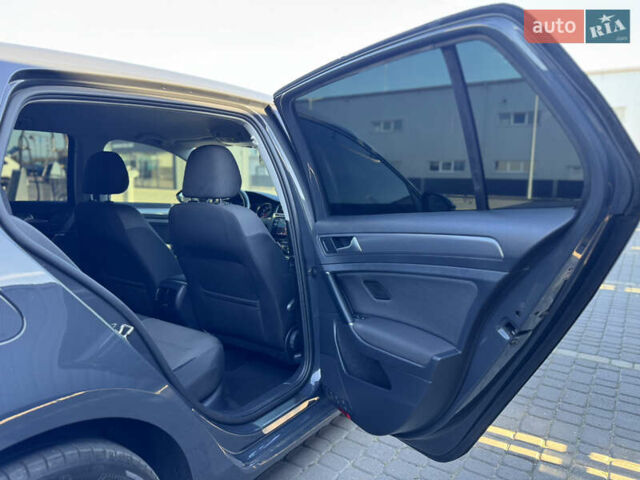 Серый Фольксваген e-Golf, объемом двигателя 0 л и пробегом 77 тыс. км за 13500 $, фото 16 на Automoto.ua