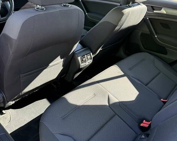 Серый Фольксваген e-Golf, объемом двигателя 0 л и пробегом 34 тыс. км за 16900 $, фото 4 на Automoto.ua