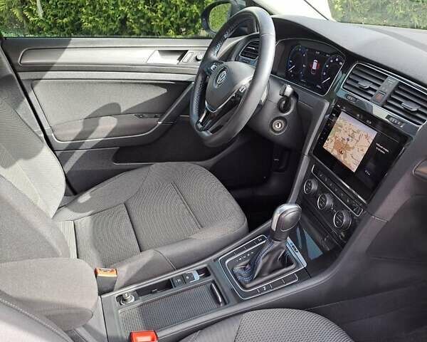 Серый Фольксваген e-Golf, объемом двигателя 0 л и пробегом 54 тыс. км за 16500 $, фото 33 на Automoto.ua