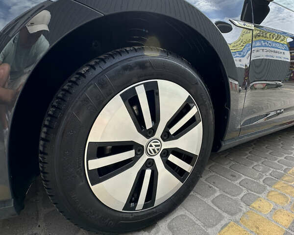 Сірий Фольксваген e-Golf, об'ємом двигуна 0 л та пробігом 50 тис. км за 14700 $, фото 4 на Automoto.ua