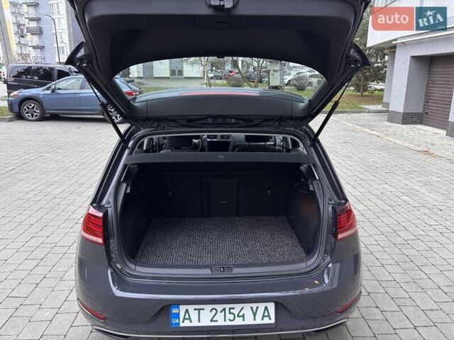 Серый Фольксваген e-Golf, объемом двигателя 0 л и пробегом 60 тыс. км за 16900 $, фото 64 на Automoto.ua