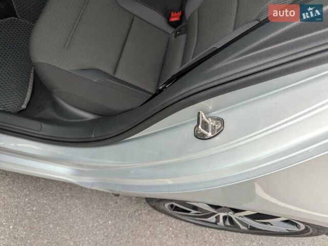 Серый Фольксваген e-Golf, объемом двигателя 0 л и пробегом 29 тыс. км за 14800 $, фото 27 на Automoto.ua