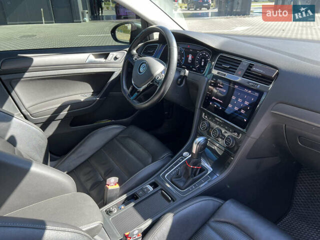 Серый Фольксваген e-Golf, объемом двигателя 0 л и пробегом 96 тыс. км за 16000 $, фото 7 на Automoto.ua