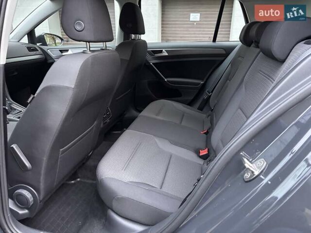 Серый Фольксваген e-Golf, объемом двигателя 0 л и пробегом 60 тыс. км за 16900 $, фото 47 на Automoto.ua