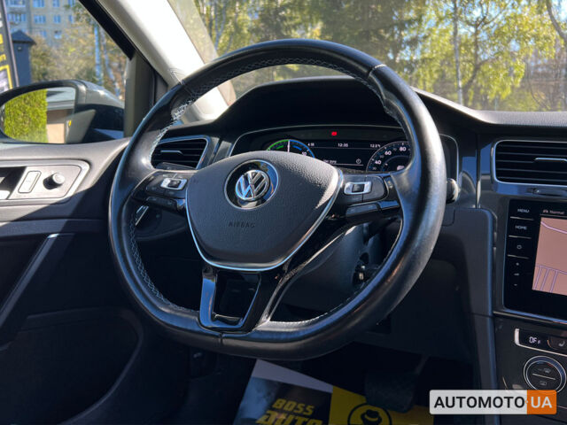 Серый Фольксваген e-Golf, объемом двигателя 36 л и пробегом 106 тыс. км за 15700 $, фото 10 на Automoto.ua