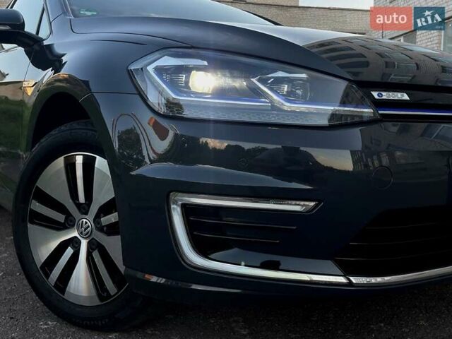 Серый Фольксваген e-Golf, объемом двигателя 0 л и пробегом 62 тыс. км за 14300 $, фото 13 на Automoto.ua