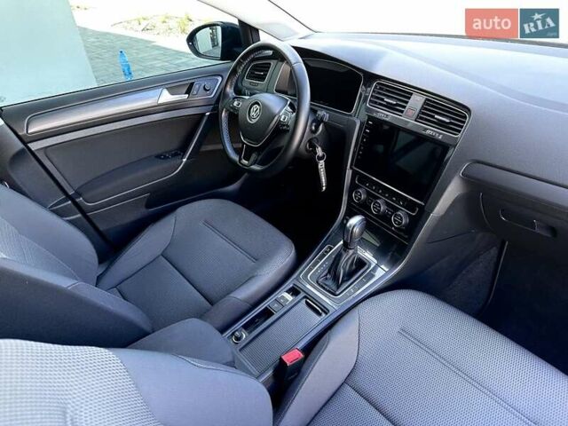 Серый Фольксваген e-Golf, объемом двигателя 0 л и пробегом 54 тыс. км за 16500 $, фото 35 на Automoto.ua