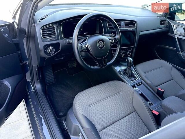 Серый Фольксваген e-Golf, объемом двигателя 0 л и пробегом 54 тыс. км за 16500 $, фото 26 на Automoto.ua