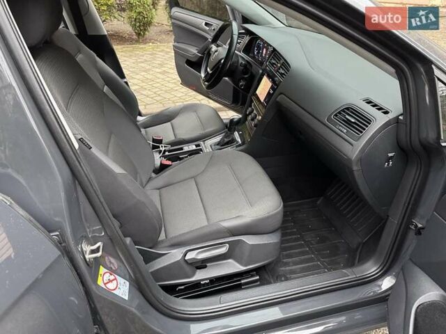 Серый Фольксваген e-Golf, объемом двигателя 0 л и пробегом 40 тыс. км за 15300 $, фото 27 на Automoto.ua