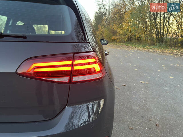 Серый Фольксваген e-Golf, объемом двигателя 0 л и пробегом 69 тыс. км за 12950 $, фото 41 на Automoto.ua