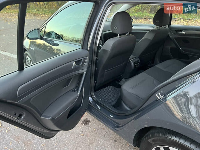 Серый Фольксваген e-Golf, объемом двигателя 0 л и пробегом 69 тыс. км за 12950 $, фото 27 на Automoto.ua