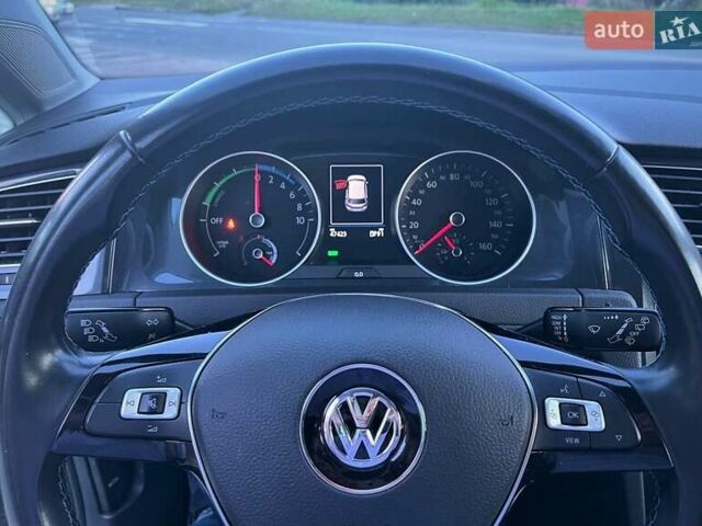 Серый Фольксваген e-Golf, объемом двигателя 0 л и пробегом 64 тыс. км за 15600 $, фото 9 на Automoto.ua