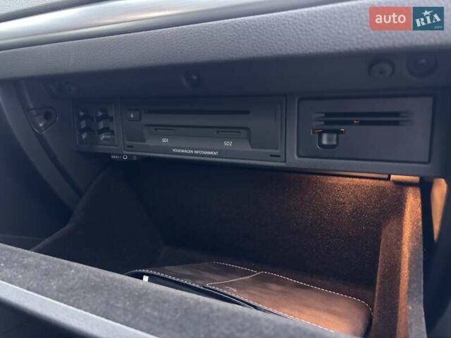 Серый Фольксваген e-Golf, объемом двигателя 0 л и пробегом 60 тыс. км за 16900 $, фото 56 на Automoto.ua