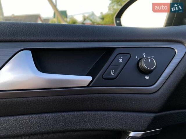 Серый Фольксваген e-Golf, объемом двигателя 0 л и пробегом 48 тыс. км за 14617 $, фото 11 на Automoto.ua