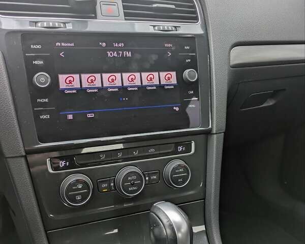 Серый Фольксваген e-Golf, объемом двигателя 0 л и пробегом 77 тыс. км за 14600 $, фото 14 на Automoto.ua