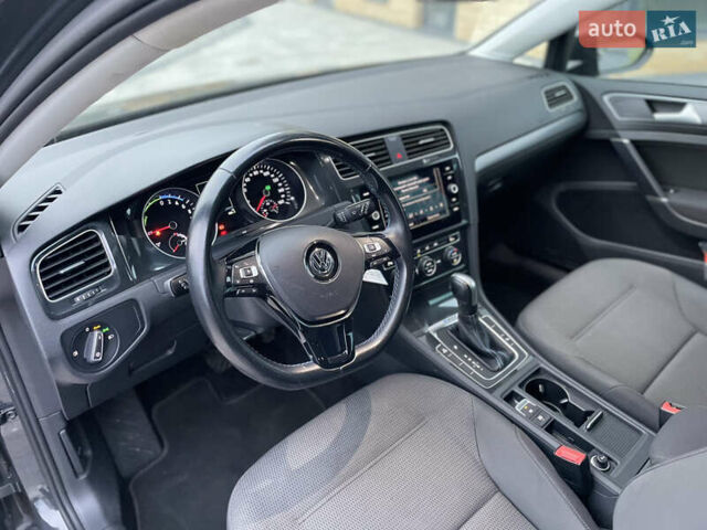 Серый Фольксваген e-Golf, объемом двигателя 0 л и пробегом 91 тыс. км за 13500 $, фото 15 на Automoto.ua