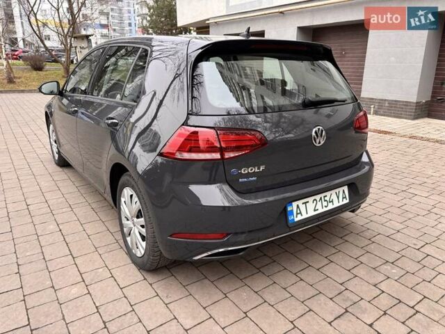Серый Фольксваген e-Golf, объемом двигателя 0 л и пробегом 60 тыс. км за 16900 $, фото 4 на Automoto.ua