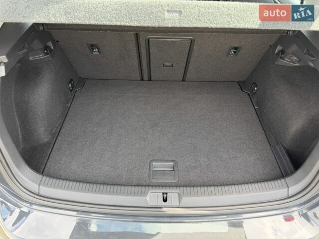 Сірий Фольксваген e-Golf, об'ємом двигуна 0 л та пробігом 75 тис. км за 13999 $, фото 35 на Automoto.ua