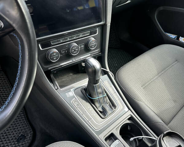 Сірий Фольксваген e-Golf, об'ємом двигуна 0 л та пробігом 50 тис. км за 14700 $, фото 23 на Automoto.ua
