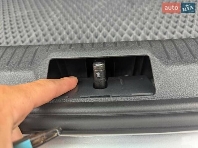 Серый Фольксваген e-Golf, объемом двигателя 0 л и пробегом 29 тыс. км за 14800 $, фото 51 на Automoto.ua