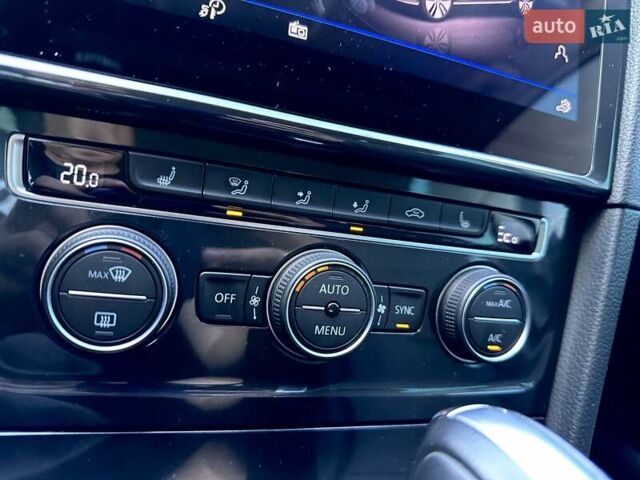 Серый Фольксваген e-Golf, объемом двигателя 0 л и пробегом 54 тыс. км за 16500 $, фото 23 на Automoto.ua