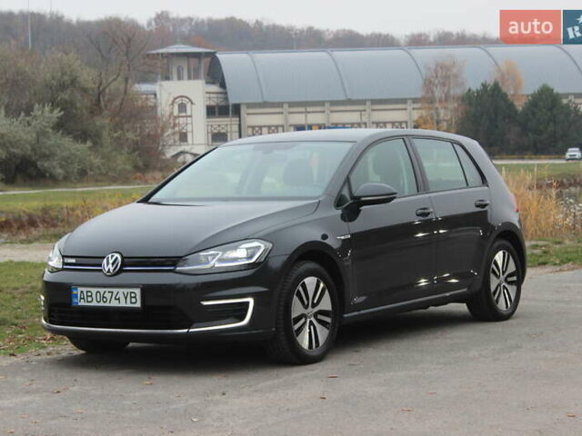 Серый Фольксваген e-Golf, объемом двигателя 0 л и пробегом 65 тыс. км за 13999 $, фото 1 на Automoto.ua