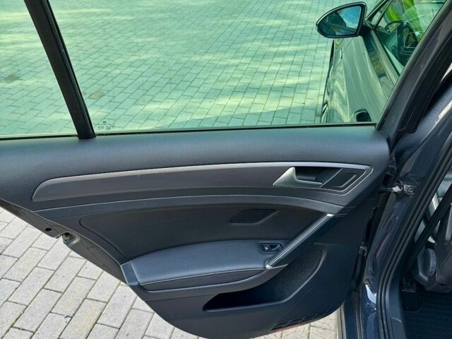 Сірий Фольксваген e-Golf, об'ємом двигуна 0 л та пробігом 88 тис. км за 14000 $, фото 13 на Automoto.ua