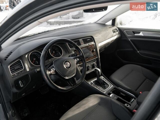 Серый Фольксваген e-Golf, объемом двигателя 0 л и пробегом 101 тыс. км за 14150 $, фото 10 на Automoto.ua