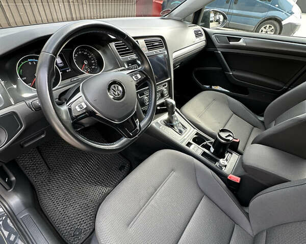 Сірий Фольксваген e-Golf, об'ємом двигуна 0 л та пробігом 50 тис. км за 14700 $, фото 24 на Automoto.ua