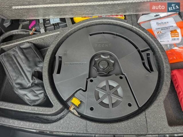 Серый Фольксваген e-Golf, объемом двигателя 0 л и пробегом 29 тыс. км за 14800 $, фото 49 на Automoto.ua