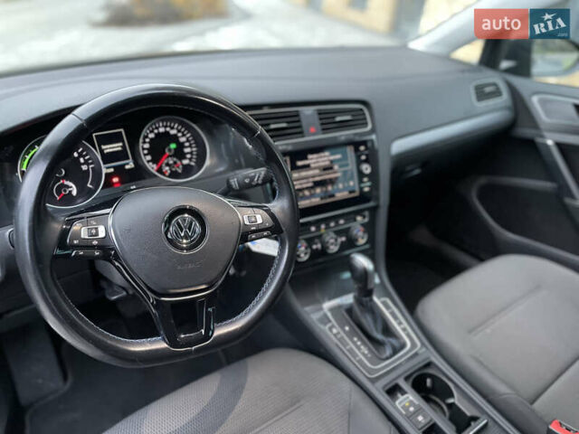 Серый Фольксваген e-Golf, объемом двигателя 0 л и пробегом 91 тыс. км за 13500 $, фото 19 на Automoto.ua