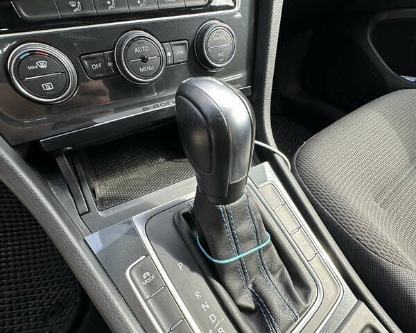 Сірий Фольксваген e-Golf, об'ємом двигуна 0 л та пробігом 50 тис. км за 14700 $, фото 29 на Automoto.ua