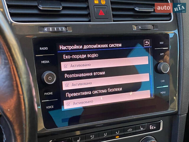 Серый Фольксваген e-Golf, объемом двигателя 0 л и пробегом 157 тыс. км за 12499 $, фото 55 на Automoto.ua