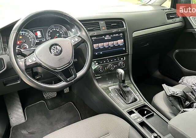 Серый Фольксваген e-Golf, объемом двигателя 0 л и пробегом 59 тыс. км за 15400 $, фото 14 на Automoto.ua