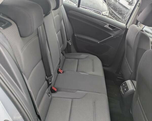 Серый Фольксваген e-Golf, объемом двигателя 0 л и пробегом 77 тыс. км за 14600 $, фото 16 на Automoto.ua