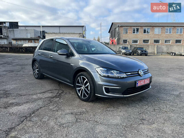 Серый Фольксваген e-Golf, объемом двигателя 0 л и пробегом 52 тыс. км за 16300 $, фото 9 на Automoto.ua