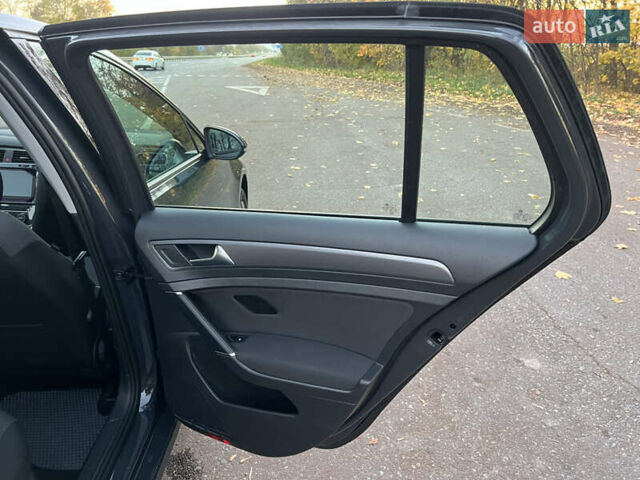 Серый Фольксваген e-Golf, объемом двигателя 0 л и пробегом 69 тыс. км за 12950 $, фото 34 на Automoto.ua