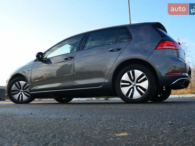 Серый Фольксваген e-Golf, объемом двигателя 0 л и пробегом 91 тыс. км за 13250 $, фото 29 на Automoto.ua