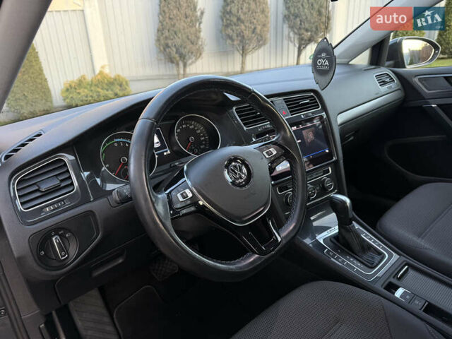 Серый Фольксваген e-Golf, объемом двигателя 0 л и пробегом 74 тыс. км за 13999 $, фото 12 на Automoto.ua