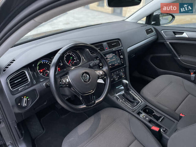 Серый Фольксваген e-Golf, объемом двигателя 0 л и пробегом 91 тыс. км за 13500 $, фото 16 на Automoto.ua