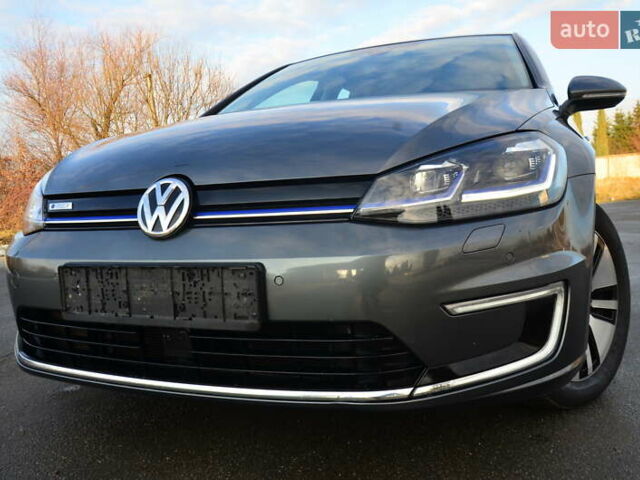 Серый Фольксваген e-Golf, объемом двигателя 0 л и пробегом 91 тыс. км за 13250 $, фото 1 на Automoto.ua