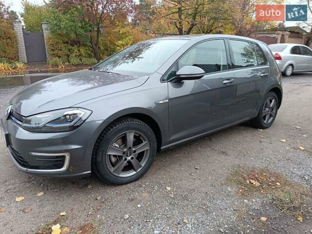 Серый Фольксваген e-Golf, объемом двигателя 0 л и пробегом 40 тыс. км за 15800 $, фото 13 на Automoto.ua